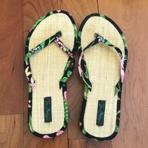 Like New Vera Bradley Botanica Flip Flops